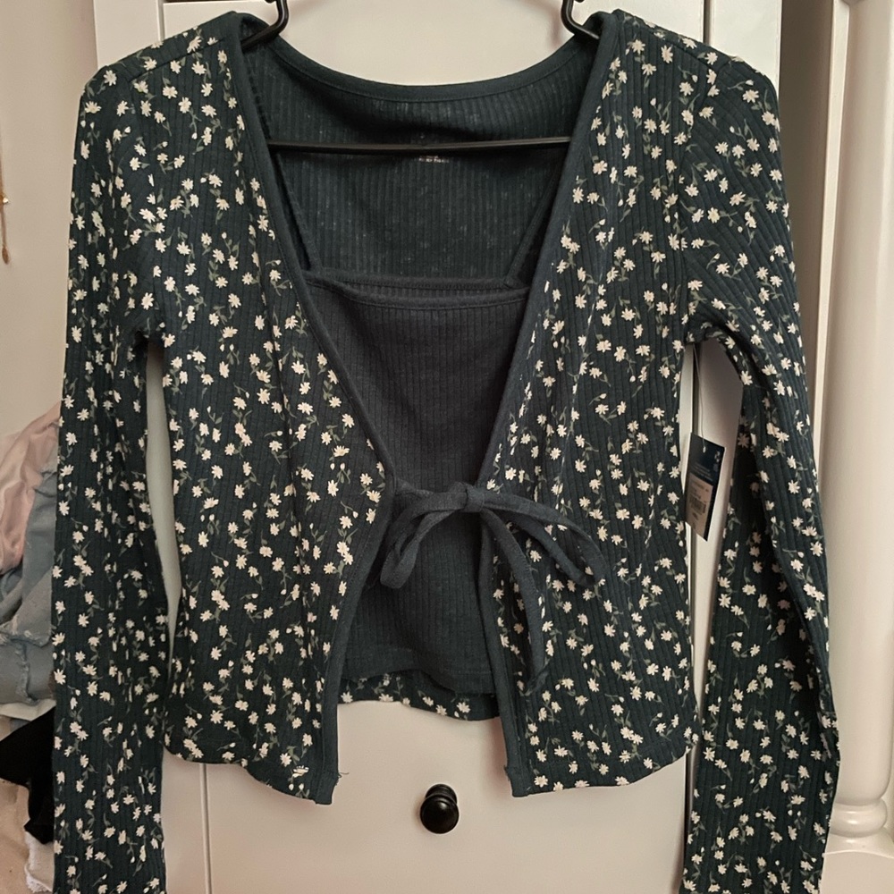 long sleeve cropped shirt